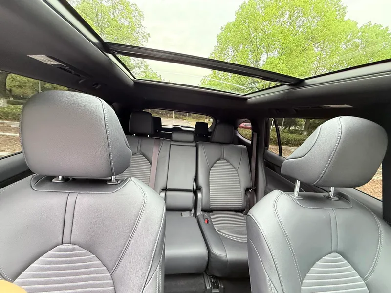 Toyota Crown Kluger 2021 2.5L HEV Version distinguée à quatre roues motrices intérieur photo 13 Toyota Crown Kluger 2021 2.5L HEV Version distinguée à quatre roues motrices intérieur photo 13