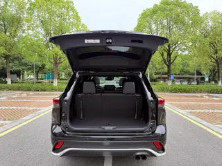 Toyota Crown Kluger 2021 2.5L HEV Version distinguée à quatre roues motrices intérieur photo 17 Toyota Crown Kluger 2021 2.5L HEV Version distinguée à quatre roues motrices intérieur photo 17