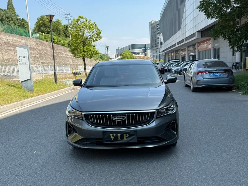 Geely Emgrand 2023 4.ª generación Edición campeona 1.5L CVT Modelo insignia exterior foto 2 Geely Emgrand 2023 4.ª generación Edición campeona 1.5L CVT Modelo insignia exterior foto 2