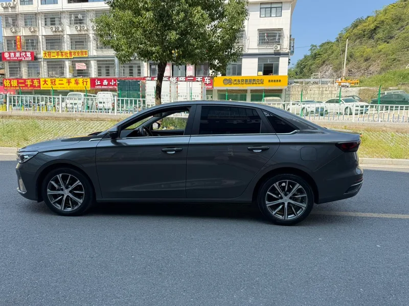 Geely Emgrand 2023 4.ª generación Edición campeona 1.5L CVT Modelo insignia interior foto 10 Geely Emgrand 2023 4.ª generación Edición campeona 1.5L CVT Modelo insignia interior foto 10