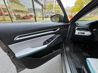 Geely Emgrand 2023 4.ª generación Edición campeona 1.5L CVT Modelo insignia interior foto 11 Geely Emgrand 2023 4.ª generación Edición campeona 1.5L CVT Modelo insignia interior foto 11