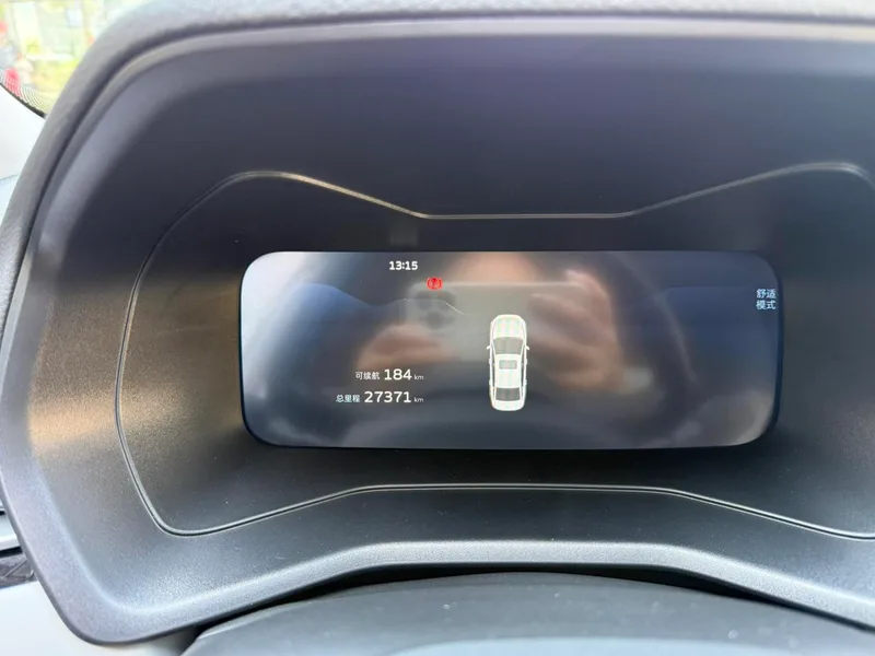 Geely Emgrand 2023 4.ª generación Edición campeona 1.5L CVT Modelo insignia interior foto 12 Geely Emgrand 2023 4.ª generación Edición campeona 1.5L CVT Modelo insignia interior foto 12