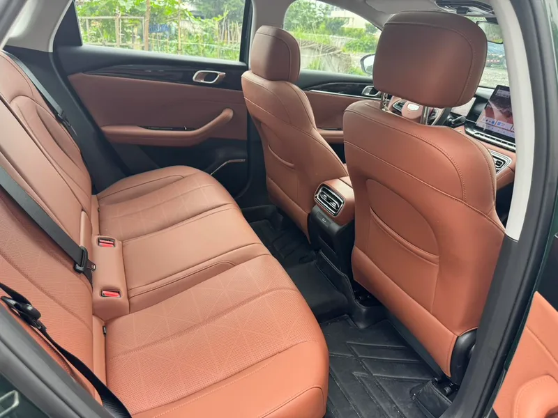 Geely Emgrand 2026 5th Gen 1.5T DCT Flagship interior photo 11 Geely Emgrand 2026 5th Gen 1.5T DCT Flagship interior photo 11