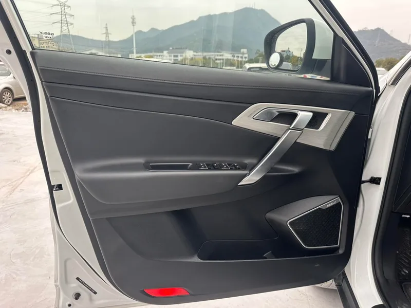 Geely Boyue 2020 1.8TD DCT Tipo de conexión inteligente con tracción en dos ruedas 4G Versión de Internet interior foto 15 Geely Boyue 2020 1.8TD DCT Tipo de conexión inteligente con tracción en dos ruedas 4G Versión de Internet interior foto 15