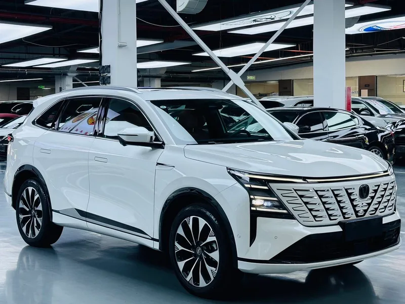 Changan CS75 PLUS 2025 Fourth generation Ultra 2.0T New Blue Whale Wisdom Zhiqing Type exterior photo 3