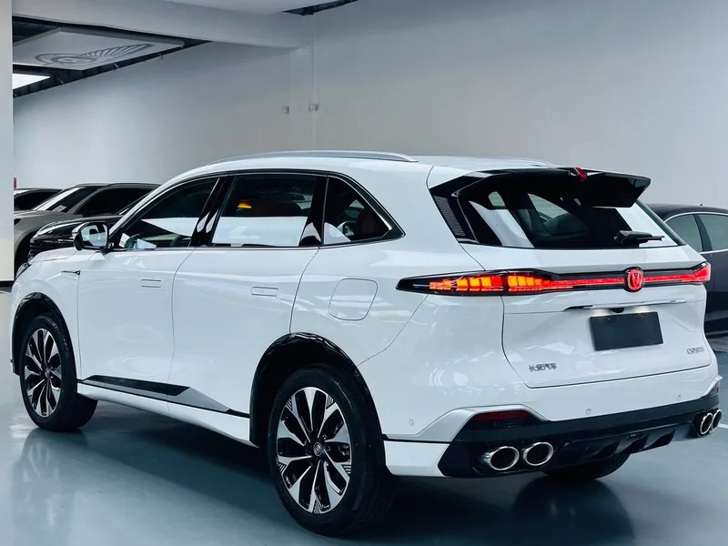 Changan CS75 PLUS 2025 Fourth generation Ultra 2.0T New Blue Whale Wisdom Zhiqing Type interior photo 13