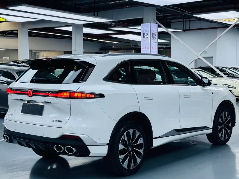 Changan CS75 PLUS 2025 Fourth generation Ultra 2.0T New Blue Whale Wisdom Zhiqing Type interior photo 15