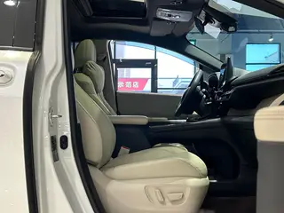 Toyota Granvia 2024 Intelligent electric hybrid double engine 2.5L Two-wheel drive Zunjue ULTRA version exterior photo 8