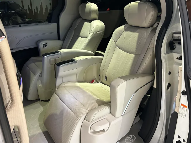 Toyota Granvia 2024 Intelligent electric hybrid double engine 2.5L Two-wheel drive Zunjue ULTRA version interior photo 10