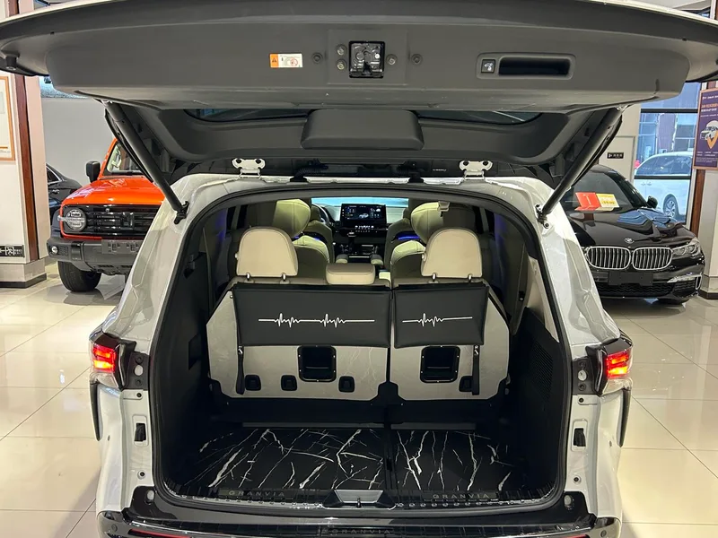 Toyota Granvia 2024 Intelligent electric hybrid double engine 2.5L Two-wheel drive Zunjue ULTRA version interior photo 11
