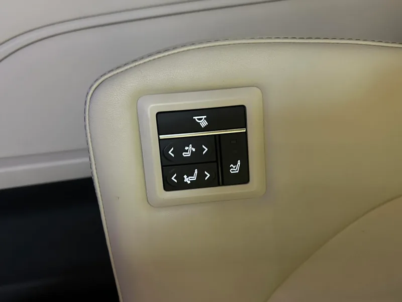 Toyota Granvia 2024 Intelligent electric hybrid double engine 2.5L Two-wheel drive Zunjue ULTRA version interior photo 13