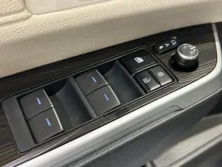 Toyota Granvia 2024 Intelligent electric hybrid double engine 2.5L Two-wheel drive Zunjue ULTRA version interior photo 14