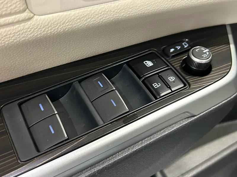 Toyota Granvia 2024 Intelligent electric hybrid double engine 2.5L Two-wheel drive Zunjue ULTRA version interior photo 14