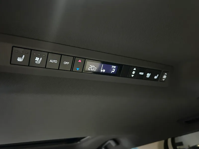 Toyota Granvia 2024 Intelligent electric hybrid double engine 2.5L Two-wheel drive Zunjue ULTRA version interior photo 15