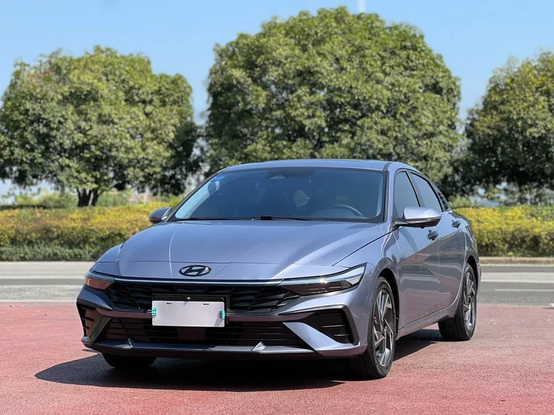 Hyundai Elantra 2023 1.5L CVT LUX Versión de lujo exterior foto 1 Hyundai Elantra 2023 1.5L CVT LUX Versión de lujo exterior foto 1
