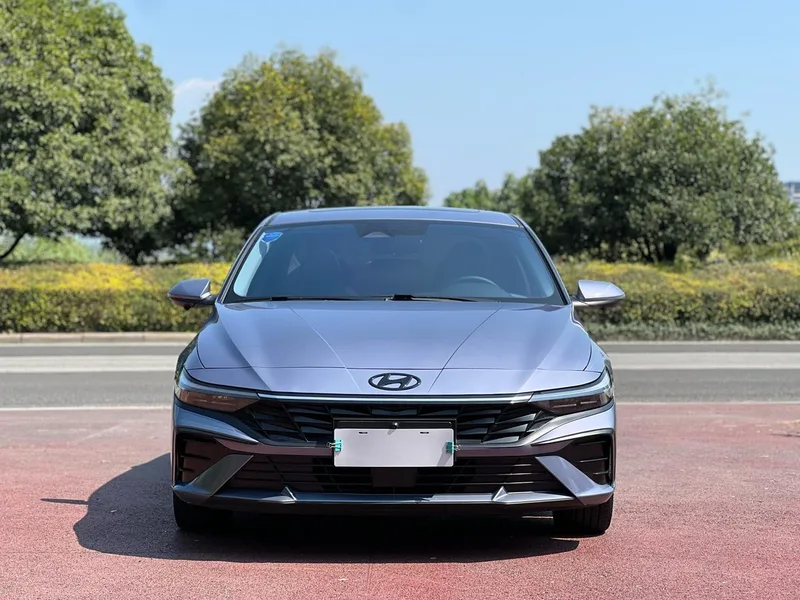 Hyundai Elantra 2023 1.5L CVT LUX Versión de lujo exterior foto 3 Hyundai Elantra 2023 1.5L CVT LUX Versión de lujo exterior foto 3