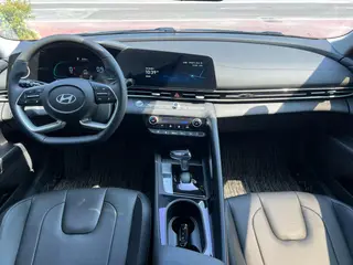Hyundai Elantra 2023 1.5L CVT LUX Versión de lujo interior foto 12 Hyundai Elantra 2023 1.5L CVT LUX Versión de lujo interior foto 12