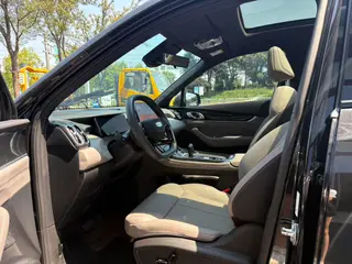 Geely Boyue L 2025 Cuarta generación 1.5TD DCT Salida exterior foto 4 Geely Boyue L 2025 Cuarta generación 1.5TD DCT Salida exterior foto 4