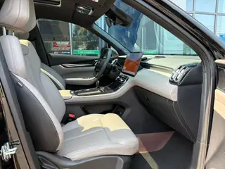 Geely Boyue L 2025 Cuarta generación 1.5TD DCT Salida interior foto 6 Geely Boyue L 2025 Cuarta generación 1.5TD DCT Salida interior foto 6