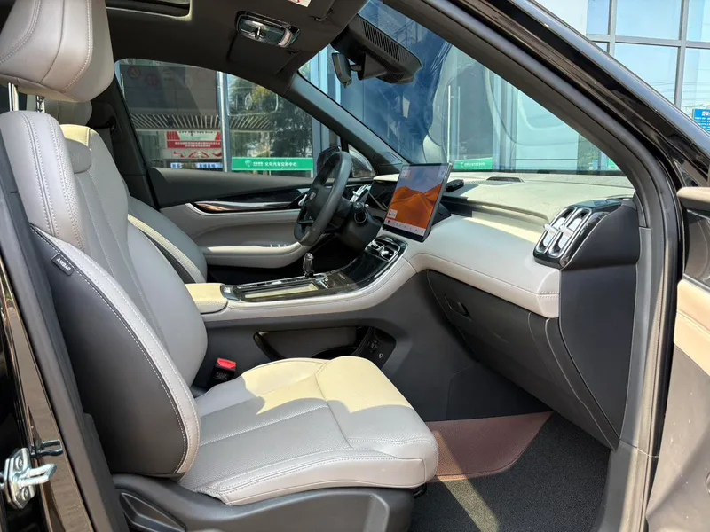 Geely Boyue L 2025 Cuarta generación 1.5TD DCT Salida interior foto 6 Geely Boyue L 2025 Cuarta generación 1.5TD DCT Salida interior foto 6