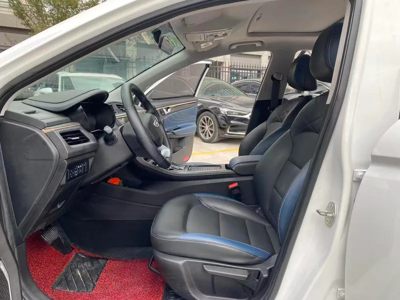 Geely Emgrand GL 2021 UP 1.4T CVT Tipo de cuello interior foto 9 Geely Emgrand GL 2021 UP 1.4T CVT Tipo de cuello interior foto 9