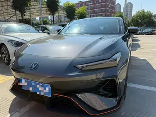 Changan UNI-V 2025 Third generation 2.0T Jin Qing type exterior photo 2 Changan UNI-V 2025 Third generation 2.0T Jin Qing type exterior photo 2