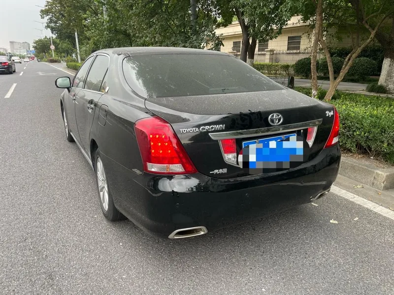 Toyota Crown 2010 2.5L Royal Versión de navegación de techo corredizo de cuero exterior foto 3 Toyota Crown 2010 2.5L Royal Versión de navegación de techo corredizo de cuero exterior foto 3