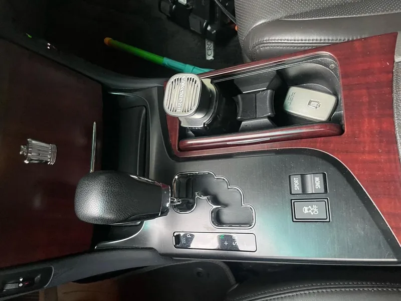 Toyota Crown 2010 2.5L Royal Versión de navegación de techo corredizo de cuero interior foto 7 Toyota Crown 2010 2.5L Royal Versión de navegación de techo corredizo de cuero interior foto 7