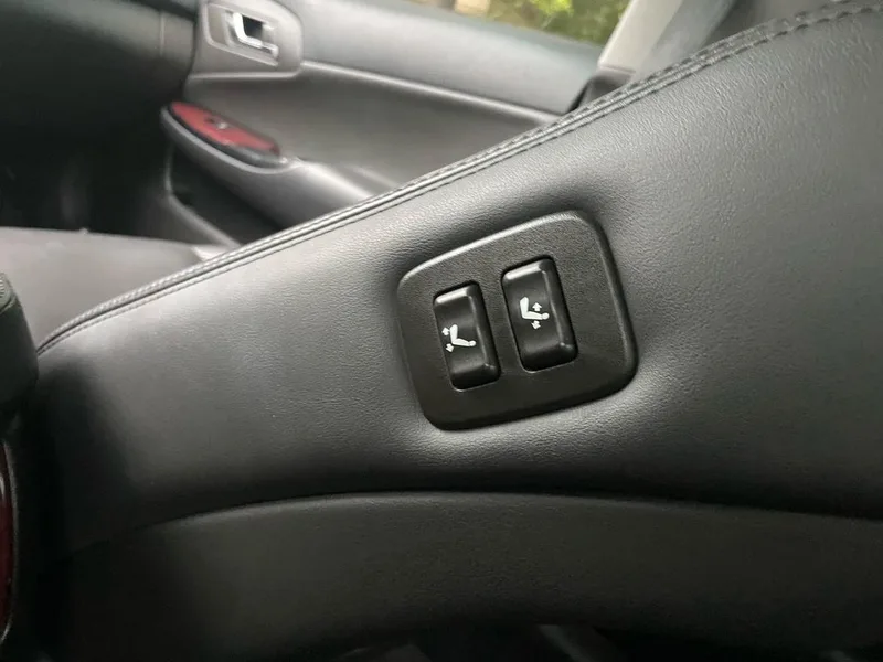 Toyota Crown 2010 2.5L Royal Versión de navegación de techo corredizo de cuero interior foto 10 Toyota Crown 2010 2.5L Royal Versión de navegación de techo corredizo de cuero interior foto 10