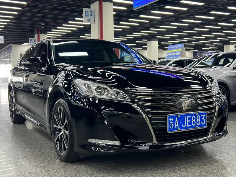 Toyota Crown 2018 2.0T Fashion Edition exterior photo 3