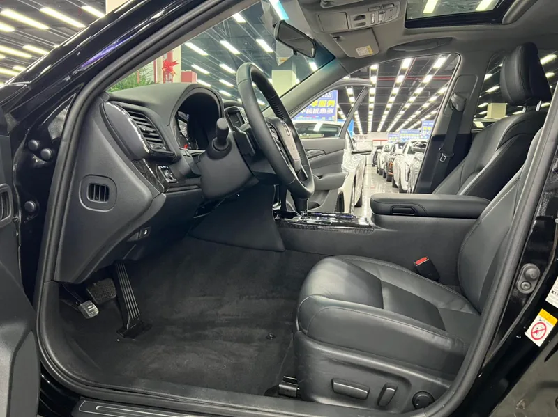 Toyota Crown 2018 2.0T Fashion Edition exterior photo 4