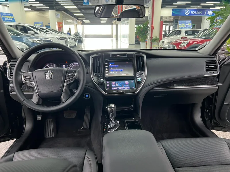 Toyota Crown 2018 2.0T Fashion Edition exterior photo 5