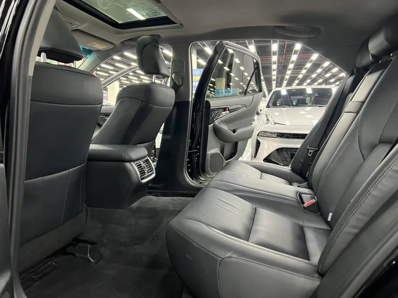 Toyota Crown 2018 2.0T Fashion Edition exterior photo 7