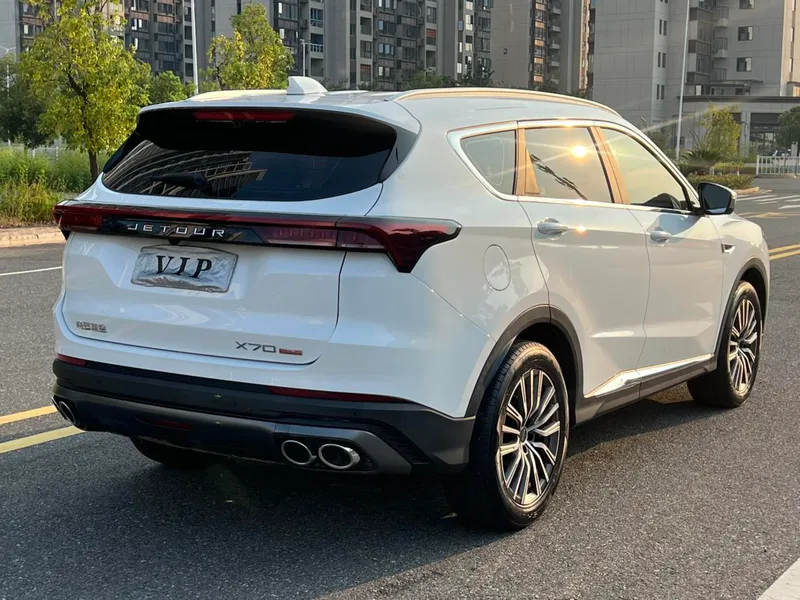 Jetour X70 PLUS 2023 1.5T DCT Brave person PLUS 7 seat exterior photo 6 Jetour X70 PLUS 2023 1.5T DCT Brave person PLUS 7 seat exterior photo 6
