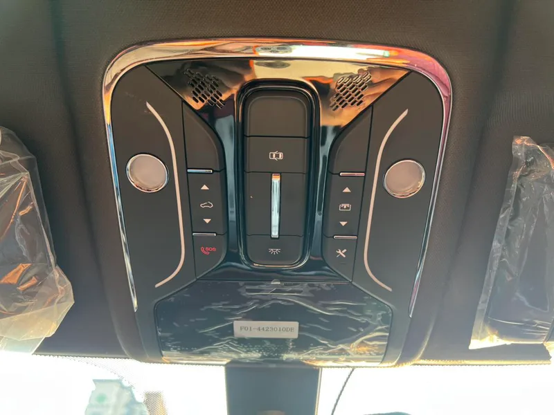 Jetour X70 PLUS 2023 1.5T DCT Brave person PLUS 7 seat interior photo 13 Jetour X70 PLUS 2023 1.5T DCT Brave person PLUS 7 seat interior photo 13