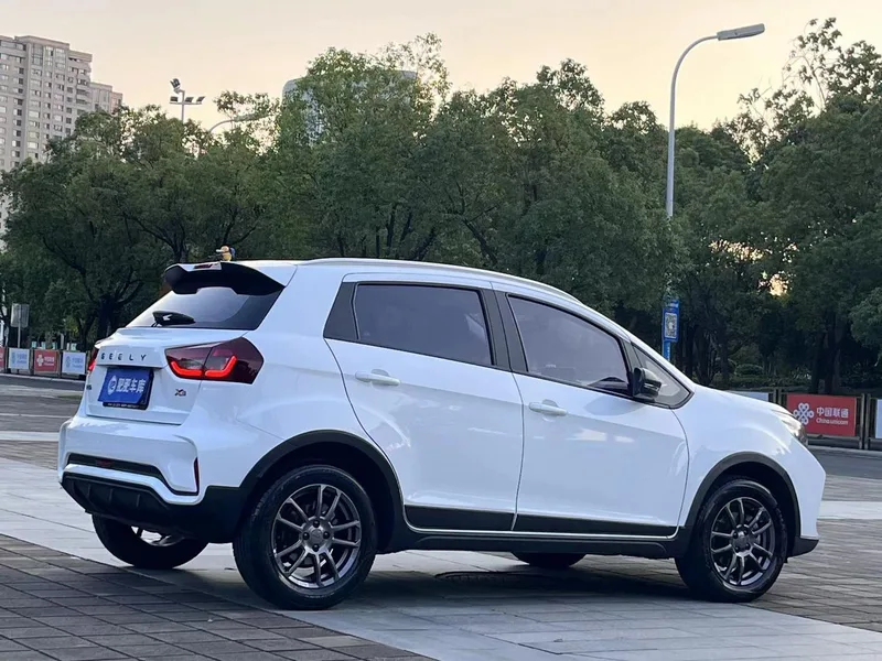 Geely Vision X3 2021 PRO 1.5L CVT Premium Trim exterior photo 3 Geely Vision X3 2021 PRO 1.5L CVT Premium Trim exterior photo 3