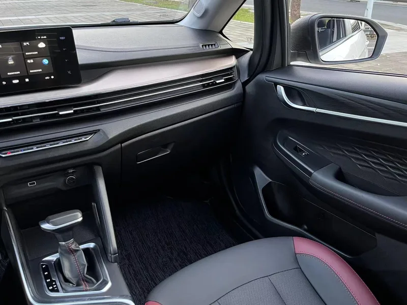 Geely Vision X3 2021 PRO 1.5L CVT Premium Trim interior photo 14 Geely Vision X3 2021 PRO 1.5L CVT Premium Trim interior photo 14