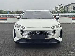 Changan Lamore 2023 1.5T GDI Type pilote automatique extérieur photo 2 Changan Lamore 2023 1.5T GDI Type pilote automatique extérieur photo 2