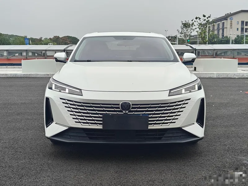 Changan Lamore 2023 1.5T GDI Type pilote automatique extérieur photo 2 Changan Lamore 2023 1.5T GDI Type pilote automatique extérieur photo 2