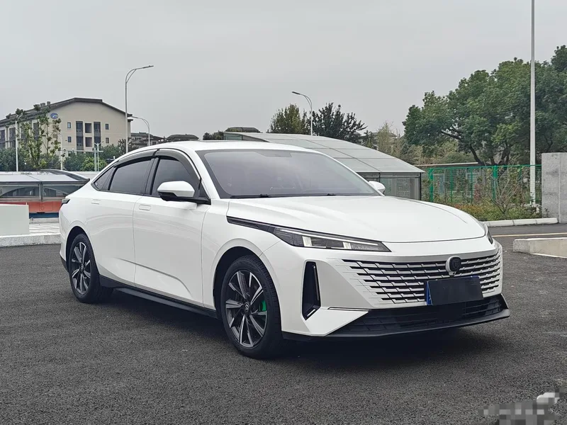 Changan Lamore 2023 1.5T GDI Type pilote automatique extérieur photo 3 Changan Lamore 2023 1.5T GDI Type pilote automatique extérieur photo 3