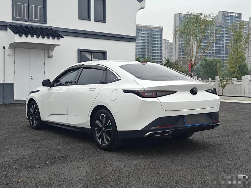 Changan Lamore 2023 1.5T GDI Type pilote automatique extérieur photo 5 Changan Lamore 2023 1.5T GDI Type pilote automatique extérieur photo 5