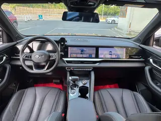 Geely Monjaro 2024 2.0TD DCT EVO Versión de dos ruedas motrices Longfeng interior foto 7 Geely Monjaro 2024 2.0TD DCT EVO Versión de dos ruedas motrices Longfeng interior foto 7
