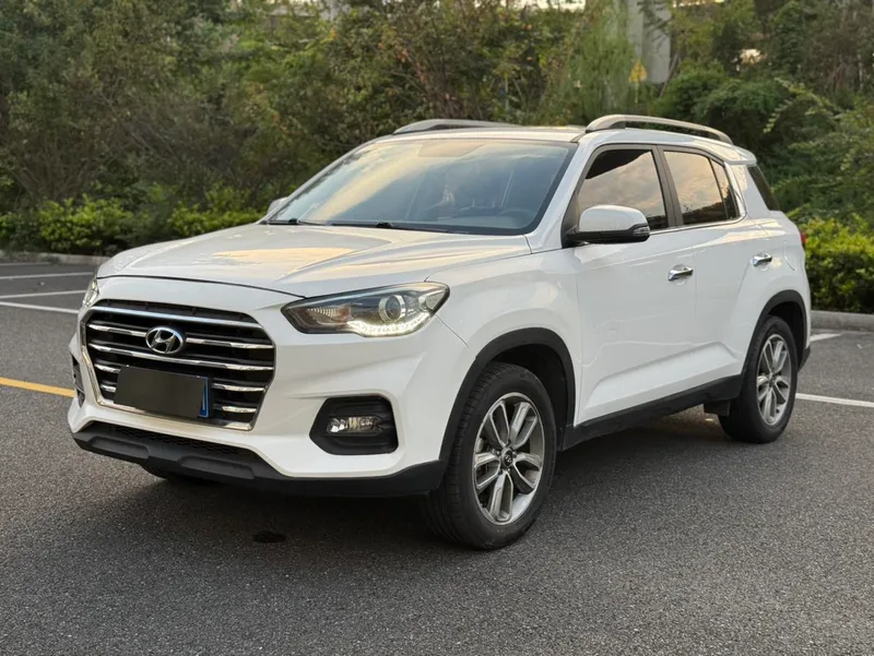 Hyundai ix35 2019 2.0L Automatic two-wheel drive Zhiyong Enjoyment Edition China V exterior photo 1 Hyundai ix35 2019 2.0L Automatic two-wheel drive Zhiyong Enjoyment Edition China V exterior photo 1