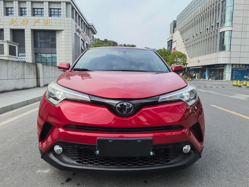 Toyota C-HR 2018 2.0L Leading Skylight Edition Country VI exterior photo 2