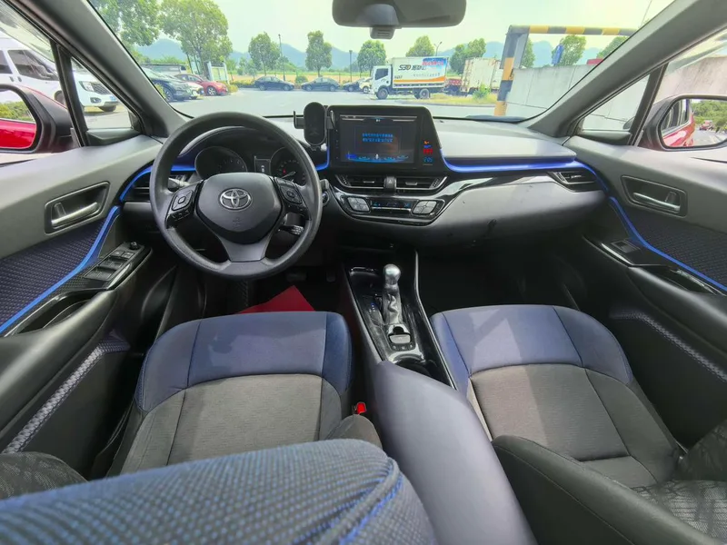 Toyota C-HR 2018 2.0L Leading Skylight Edition Country VI exterior photo 5