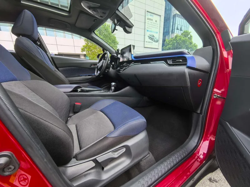Toyota C-HR 2018 2.0L Leading Skylight Edition Country VI interior photo 6