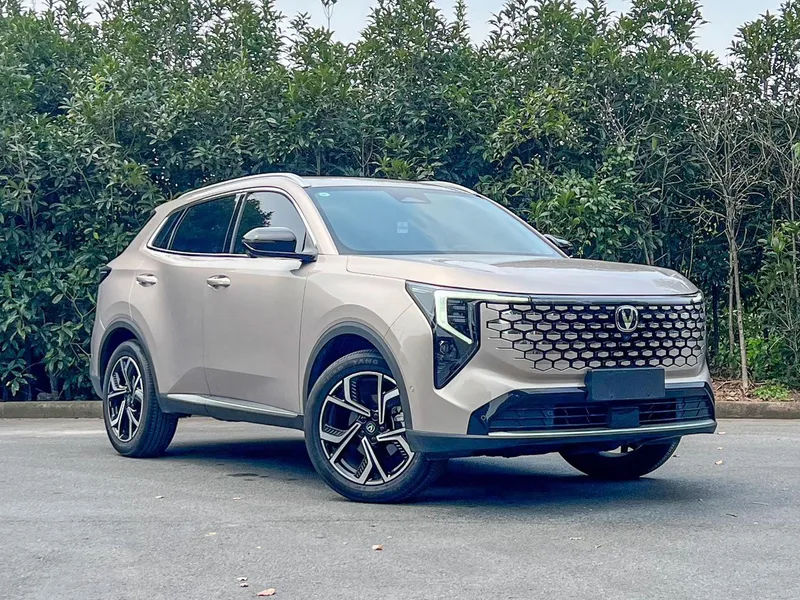 Changan CS55 PLUS 2026 Cuarta generación Nueva ballena azul 1.5T Tipo noble Tianshu exterior foto 3 Changan CS55 PLUS 2026 Cuarta generación Nueva ballena azul 1.5T Tipo noble Tianshu exterior foto 3
