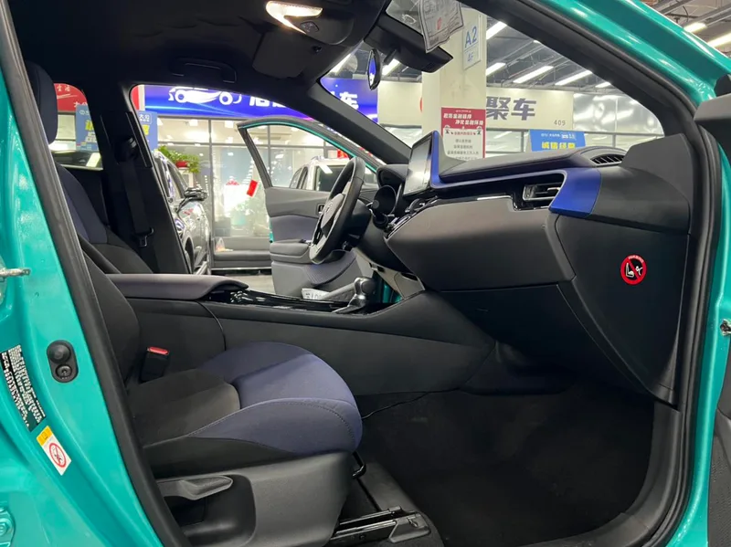 Toyota C-HR 2018 2.0L Luxury Edition Country VI exterior photo 6