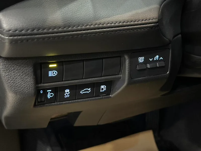 Toyota Avalon 2022 2.0L Luxury Edition interior photo 11 Toyota Avalon 2022 2.0L Luxury Edition interior photo 11