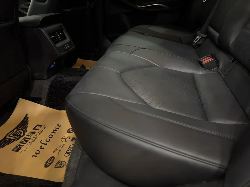 Toyota Avalon 2022 2.0L Luxury Edition interior photo 14 Toyota Avalon 2022 2.0L Luxury Edition interior photo 14
